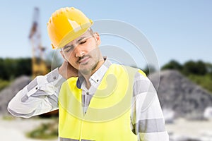 Constructor or builder suffering scruff pain