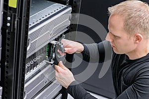 IT Consultant insert SAN hard drive