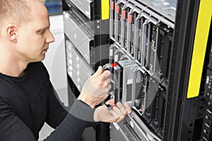 It consultant install blade server in datacenter