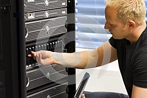 IT Consultant Maintain SAN and Servers