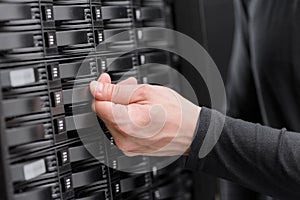 IT Consultant Maintain SAN and Servers