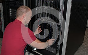 IT consultant performs work in a data center