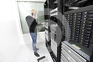 IT consultant solving problem with support in datacenter