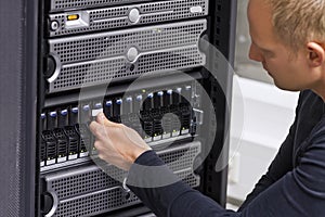 IT Consultant Working with SAN and Servers