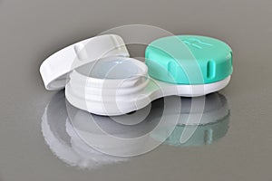 Contact lenses container