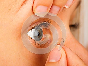 Contact Lenses Correct Removal