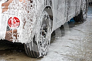 Contactless car washing in a service