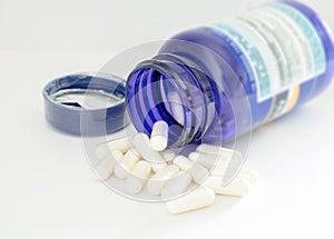 container bottle pour capsule antibiotic supplements