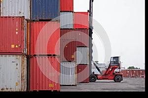 Container handlers Keep containers in stacks