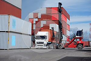 Container handling equipment in the port