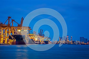 Container loading in terminal