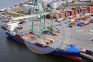 Container-port from helicopter