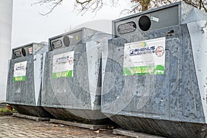 Container are ready to receive glas