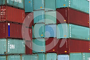 Container in red and green