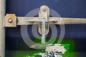 The container seal lock for protect product inside