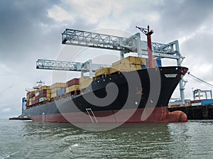 Container ship