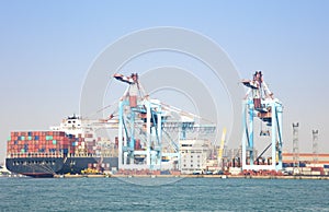 container vessel unloaded in Port of kaohsiung