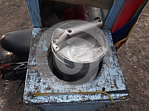 Containers for making traditional ice cream are made of aluminum