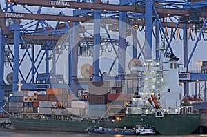 Containerterminal in Hamburg