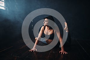 Contemp dancing female performer in dance class