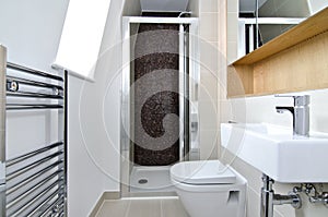 Contemporary 3 piece en-suite bathroom