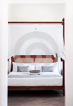 Contemporary Colonial white Four Poster Bed