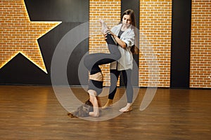Contemporary dance performer, training in studio