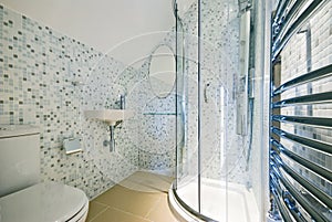 Contemporary en-suite bathroom with shower corner photo