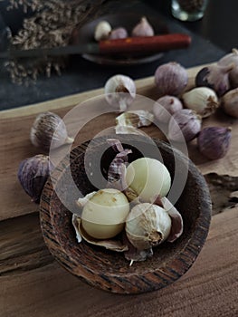 The content in garlic is efficacious as a herbal medicine.