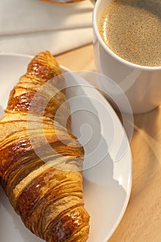 Desayuno rollo a taza de café 