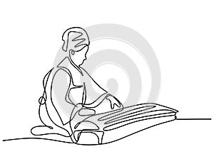 Continuous line drawing of woman with Koto, traditional Japanese music. A beautiful girl wearing a Kimono is sitting while playing