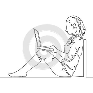 Continuous line drawing woman sitting with laptop