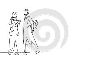 Continuous one line drawing Arabian man gives flowers to woman. Young man giving to woman bouquet of flowers for propose. Romantic