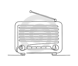 Continuous one line drawing of vintage broadcast radio receiver. Simple Retro radio lineart vector illustration