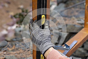 Contractor hanyman using tools to buildi a horizontal fence made from stained cedar