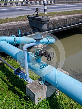Control knobs for big water blue pipes
