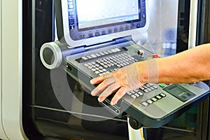 The control panel of the program of work on the control panel of the precision CNC machining center, the processing of the manufac