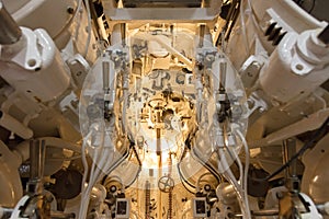 Control of torpedo tubes on a submarine