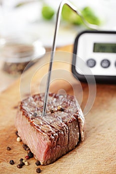 Controlling temperature inside the steak