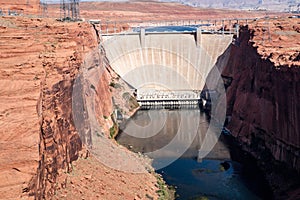 The Controversial Glen Canyon Dam photo