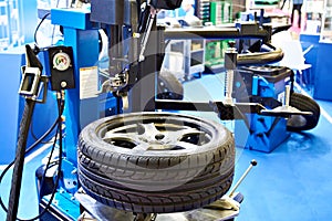 Conventional automatic tire changer