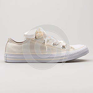 Converse Chuck Taylor All Star Big Eyelets OX beige and white sneaker