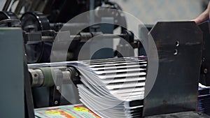 Conveyor belt in a printing press