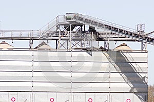 Conveyor belt of a sand extraction installation