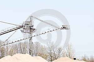 Conveyor belt of a sand extraction installation