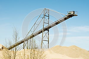 Conveyor belt of a sand extraction installation