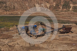 Conveyor belts in an installation for sorting sand .