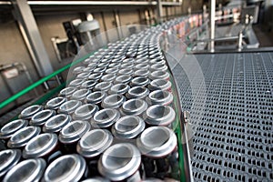 Conveyor with drinks in tin cans