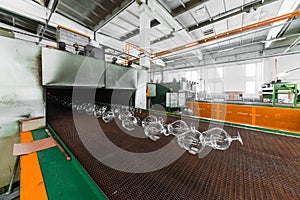 Conveyor of jugs at glass manufacture