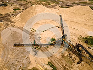 Conveyor and production of construction sand